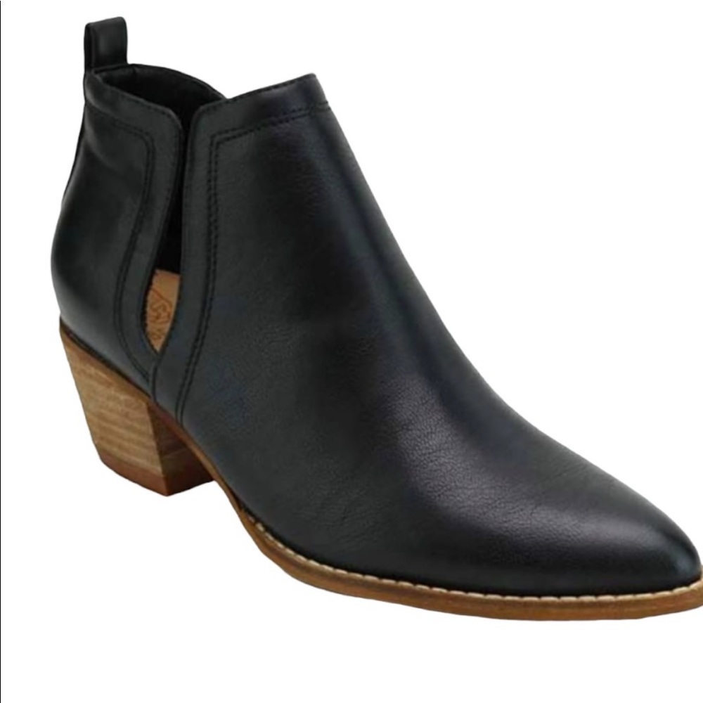 Like New! Beast Fashion Black Low Heeled Booties